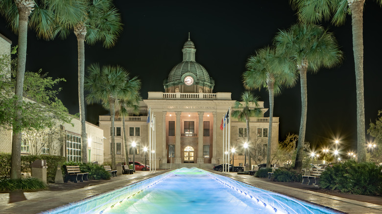 Volusia County Courthouse with fountain pool in DeLand, Florida