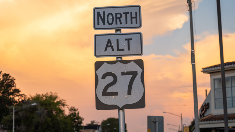 Sunrise picture of Williston's North Alt 27 sign