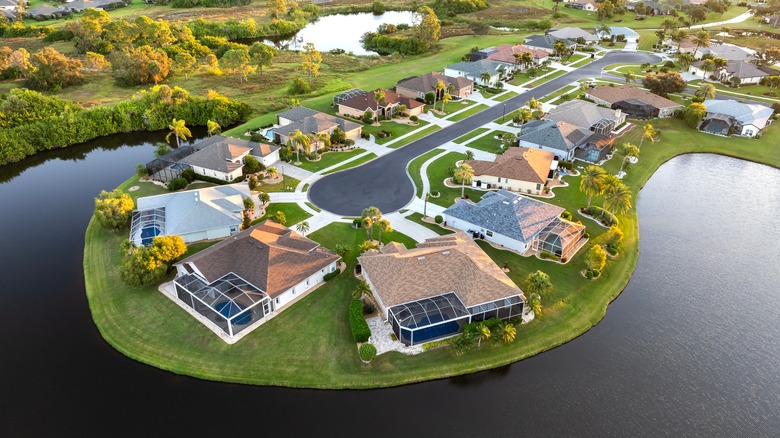 A cul-de-sac neighborhood in Sarasota