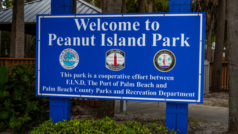 welcome sign at Peanut Island Park