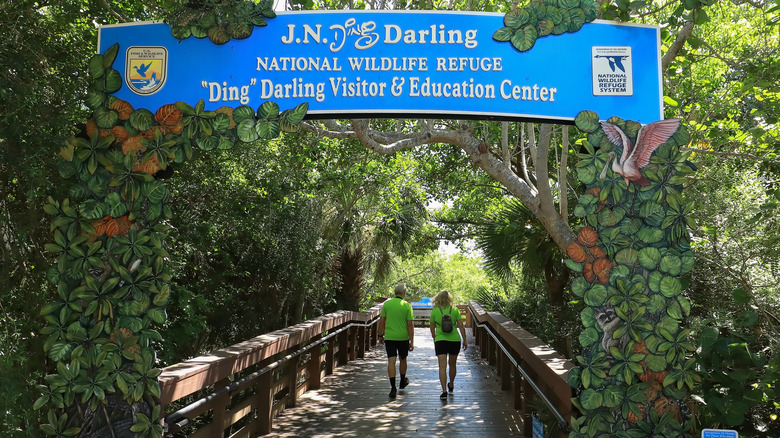 entrance to ding darling national wildlife refuge