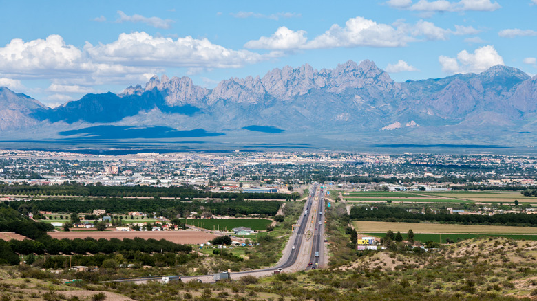 The city of Las Cruces in a wide valley between the mountains