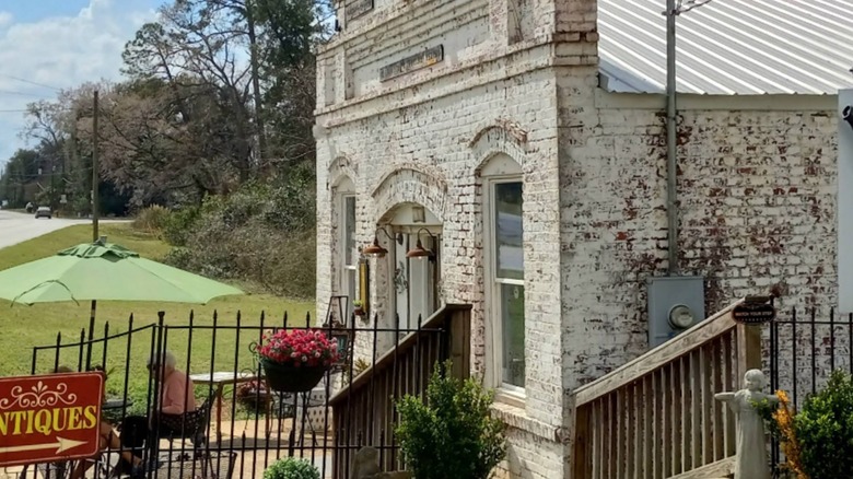 The old city hall and courthouse of Twin City, Georgia