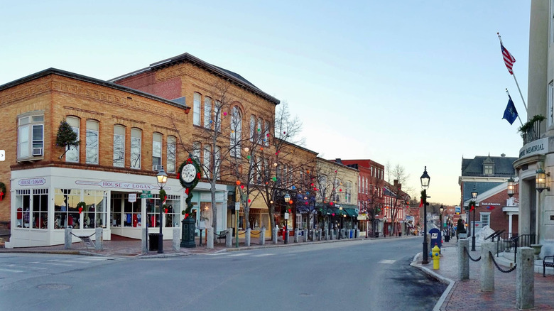 A street in Bath, Maine, surrounded by historic buildings and an empty sky, all decked out for the holiday season