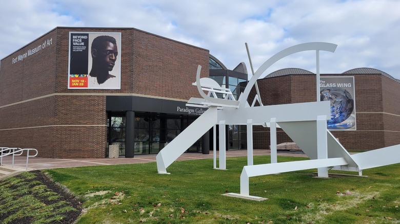 Exterior view of the Fort Wayne Museum of Art