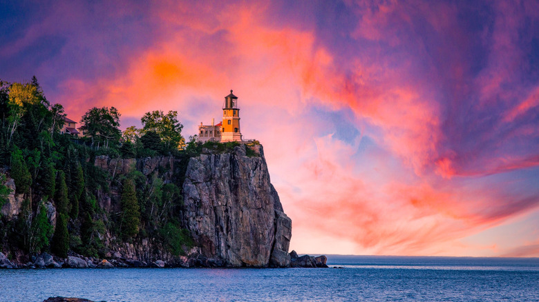 The Split Rock Lighthouse at the edge of a waterside cliff