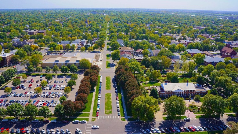 A view of a Lincoln neighborhood with trees going off into the distance