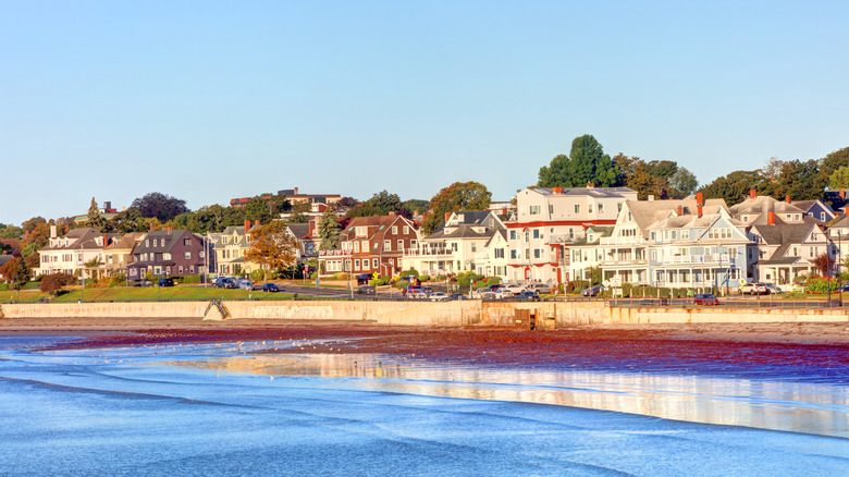 Large houses in Lynn overlooking the water and backed by tall trees, in Massachusetts