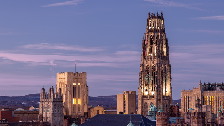 Historic buildings at Yale rise into a purple sky full of pink cirrus fibratus clouds in New Haven, Connecticut