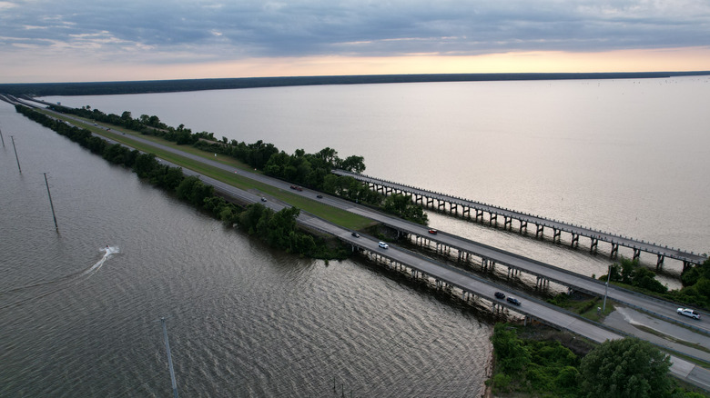 The I-95 over Lake Marion next to Calhoun County in South Carolina with cars driving along it