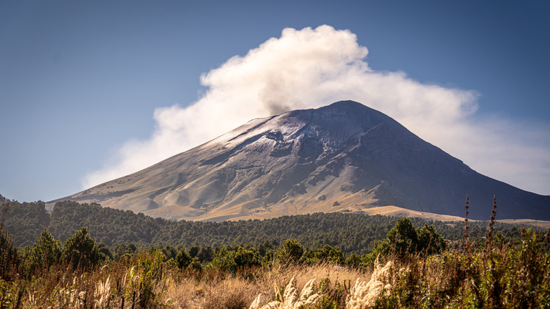 A view of the active Popocatépetl stratovolcano