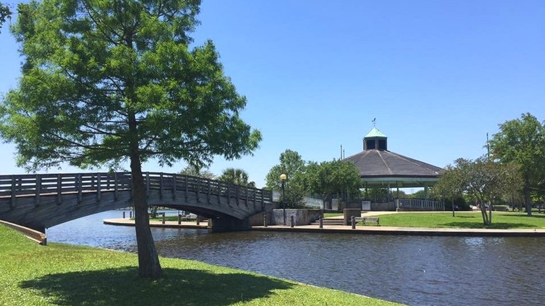A footpath bridge over a narrow creek at Lafreniere Park in Metairie, Louisiana