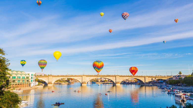 hot air balloons over London Bridge at Lake Havasu