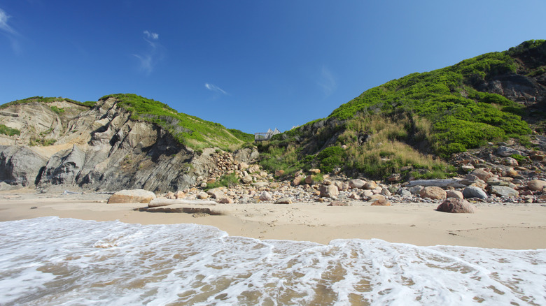 A beautiful beach after a steep cliff on Block Island at the Mohegan Bluffs