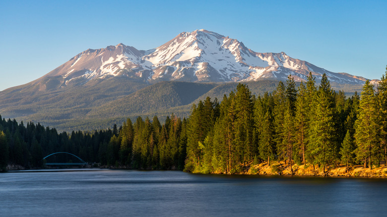A view of Mt Shasta from Lake Siskiyou