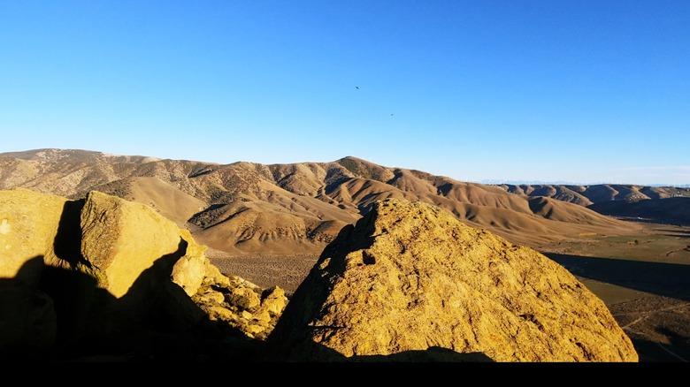 A vista point over the Tehachapi Mountains at  Tomo-Kahni State Historic Park