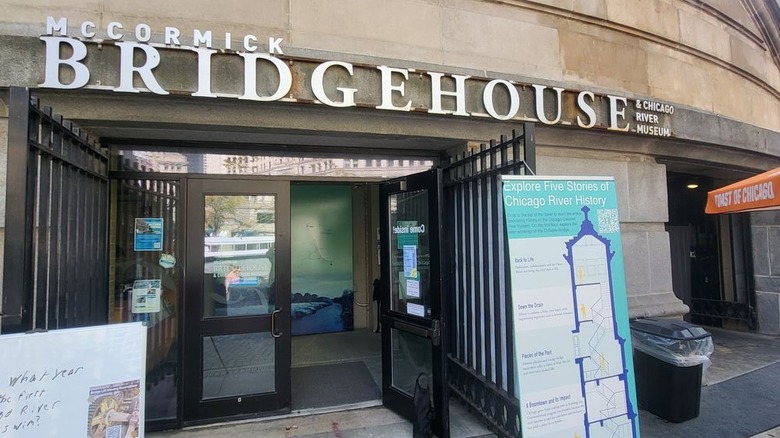 The entryway to the McCormick Bridge House and Chicago River Museum