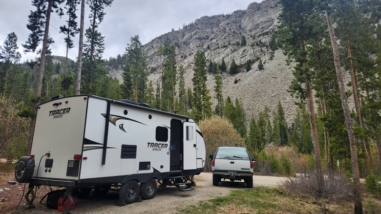 Trailer camping in Lost Creek State Park