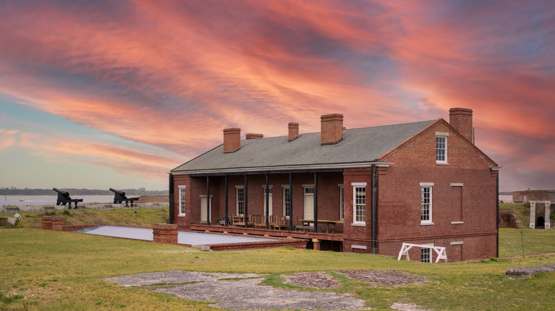 A historical buidling and canons facing the waterfront at Fort Clinch State Park
