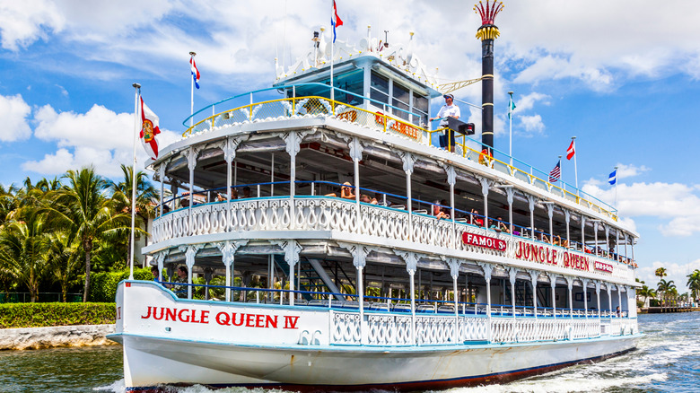 The Jungle Queen sailing along the intracoastal