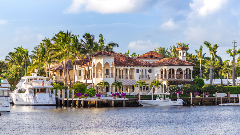 Mansion along Las Olas Intracoastal