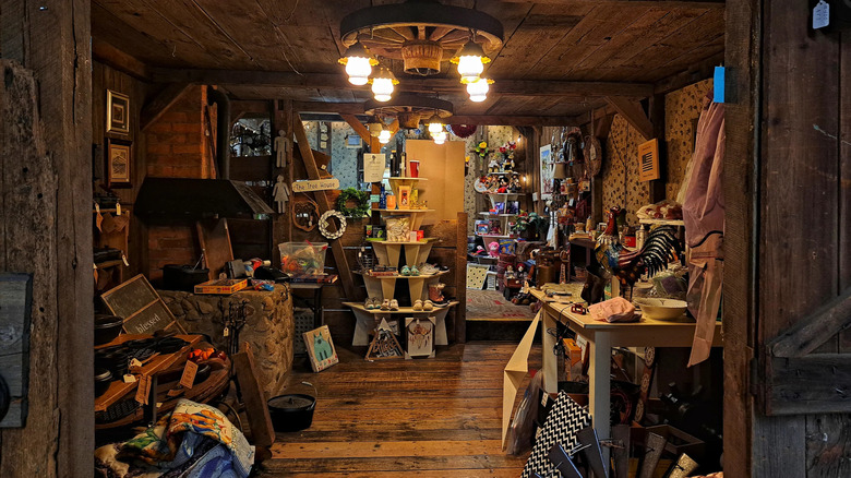 Inside of Country Shoppes of Grabill