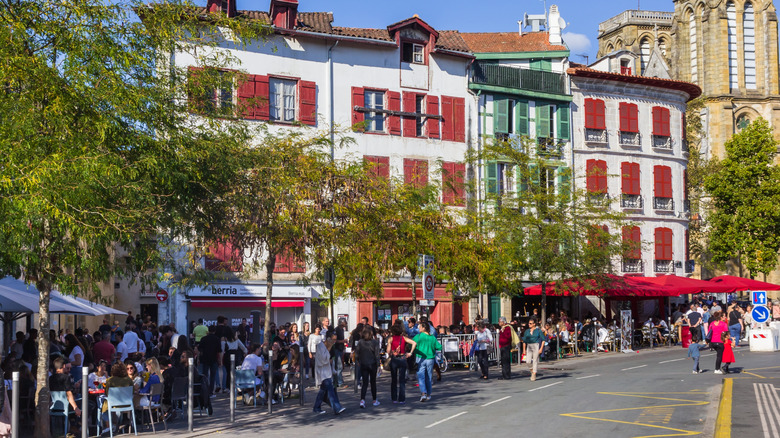 People eating at the many restaurants in Bayonne, enjoying the local food