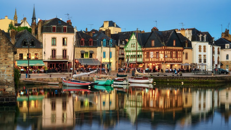 The pretty half timbered houses at Auray's waterfront