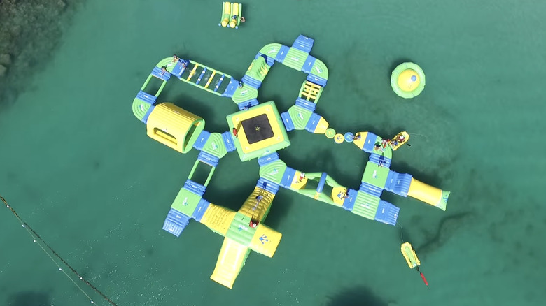 Obstacles at Splash Island park
