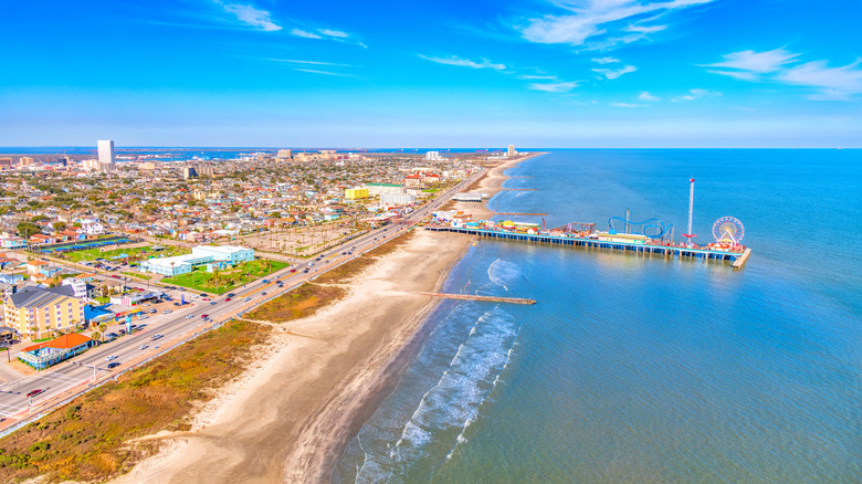 Galveston Beach with a view of Babe's Beach and Pleasure Pier