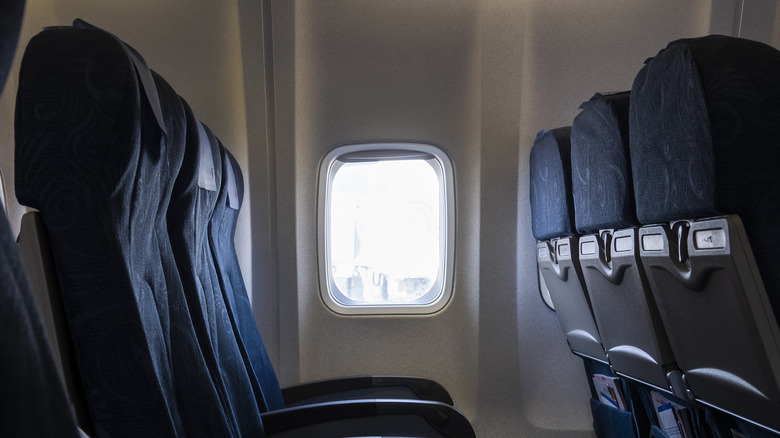 Seat cushion for flying clearance