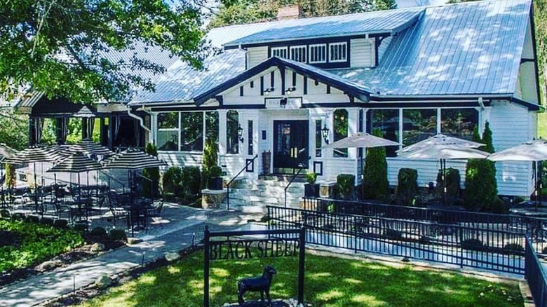 Exterior shot of the Black Sheep Restaurant in Blue Ridge, Georgia