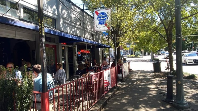 Moe's and Joe's Tavern