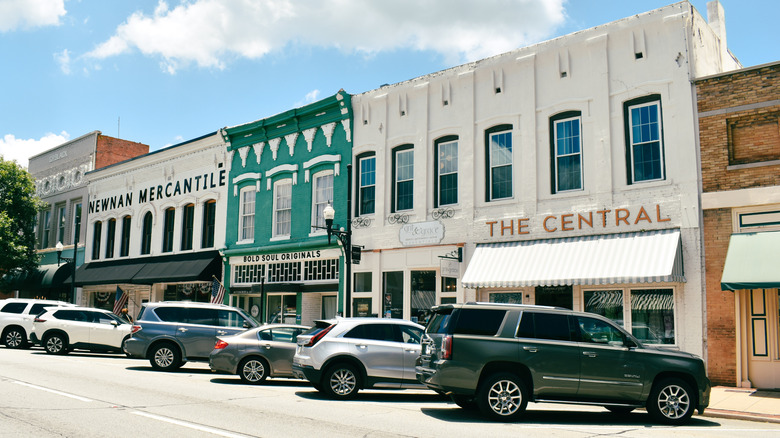 A historic downtown with store fronts and cars in Newnan, Georgia
