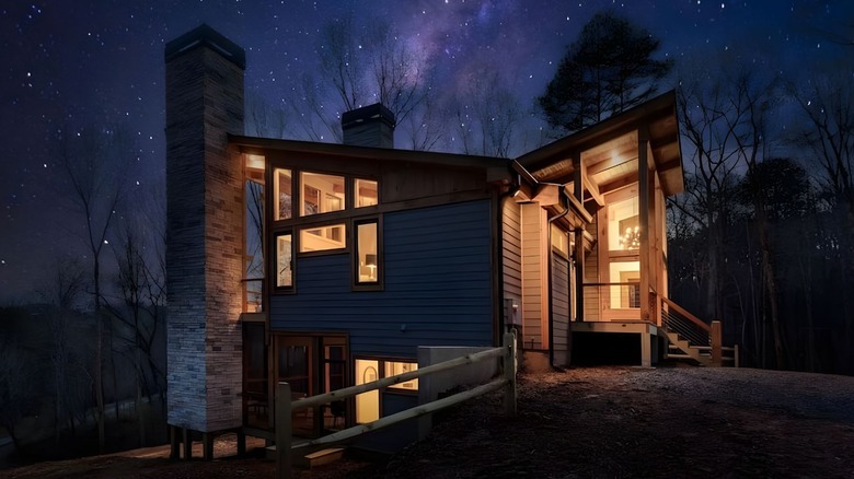 Exterior of cabin in Blue Ridge, Georgia