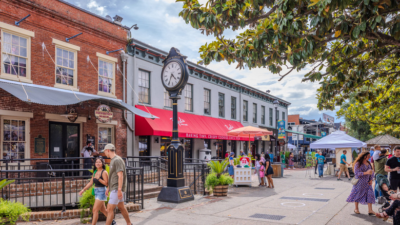 People walking around the outdoor Savannah City Market on a sunny day