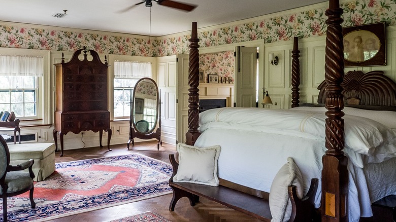 The Master Suite with a four-poster bed in Greyfield Inn