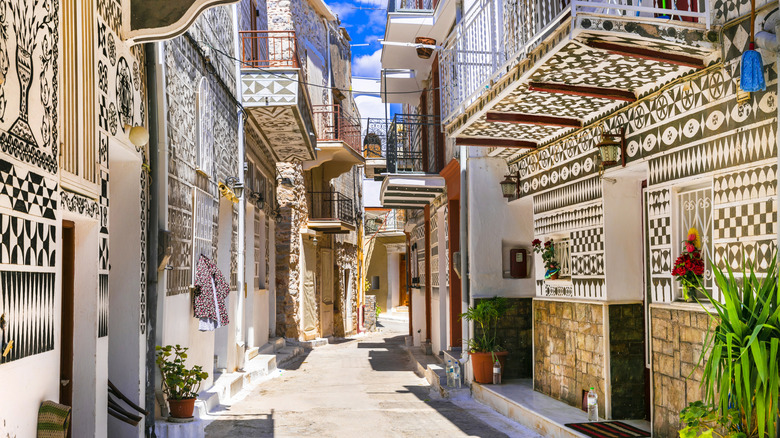 An alleyway of Pyrgi that shows the painted buildings in the village