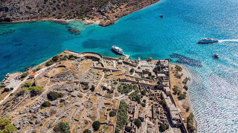 An aerial photo from above showing the honeycomb ruins of stone walls on Spinalonga
