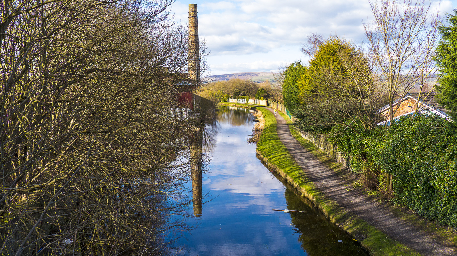 Halfway Between Blackpool And Leeds Is England's Market Town Beauty With Shops, Cafes, And Canal Views