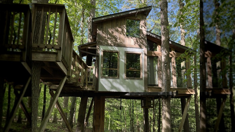 Treehouse at the Mohicans Treehouse Resort seen from below in Ohio