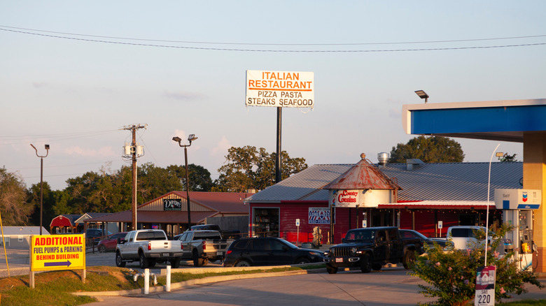 buildings in Centerville
