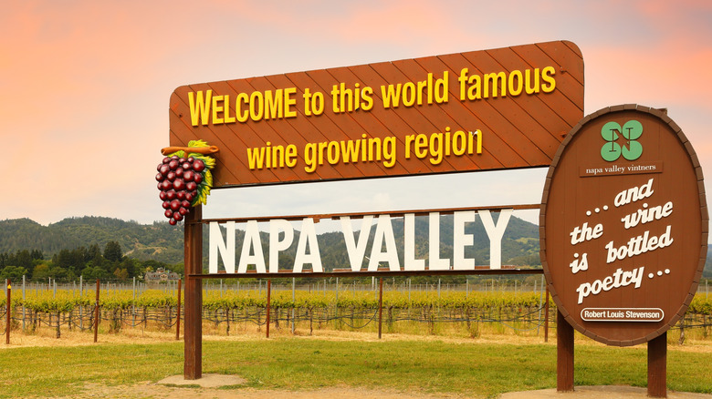A welcome sign for Napa Valley