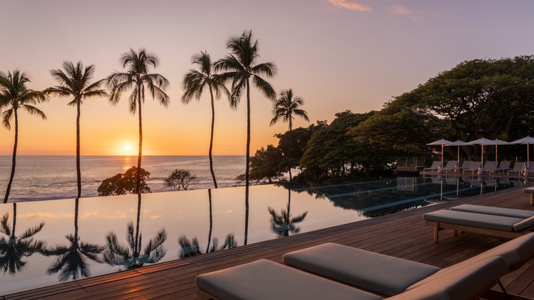Infinity pool at Mauna Kea Beach Hotel at sunset