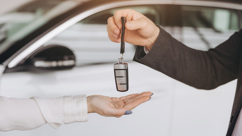 Man handing a woman a set of keys