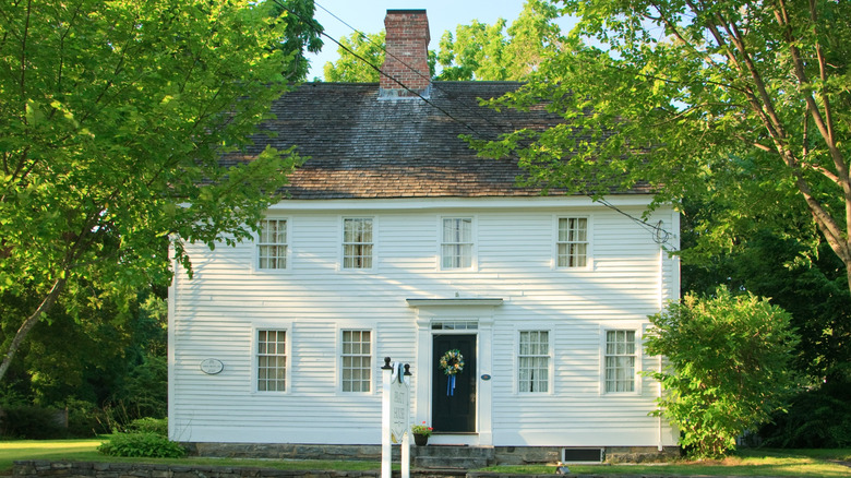 Exterior of Pratt House on a sunny afternoon in Essex, Connecticut