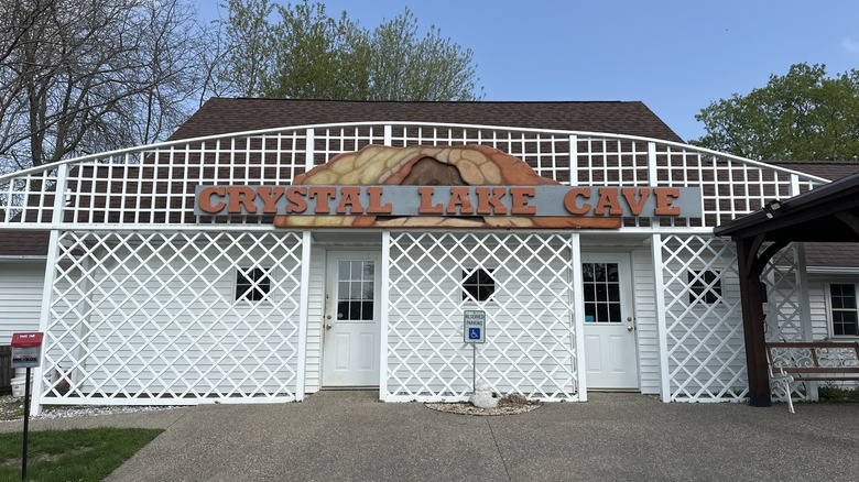 Exterior of the Crystal Lake Cave touring company's building in Iowa
