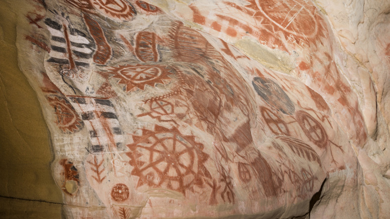 Drawings on the walls of the Chumash Painted Cave