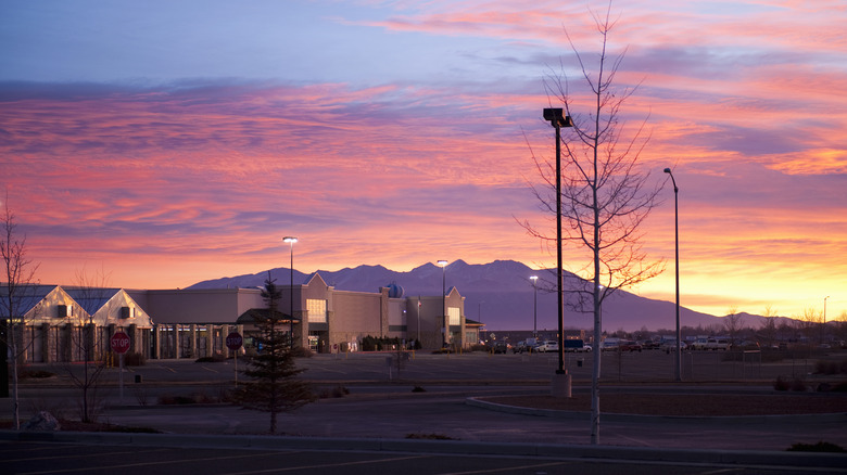 Sunset over Alamosa with mountains in the background