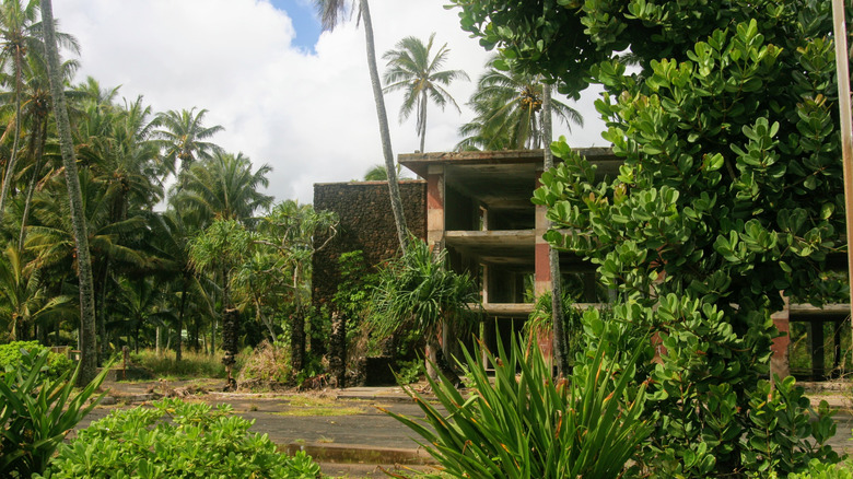 Abandoned building from the Coco Palms Resort on Kauai, Hawaii